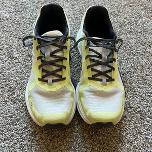 Women’s On Cloud gym shoes